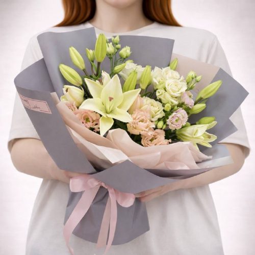 Букет белых лилий и роз «Светлая гармония»